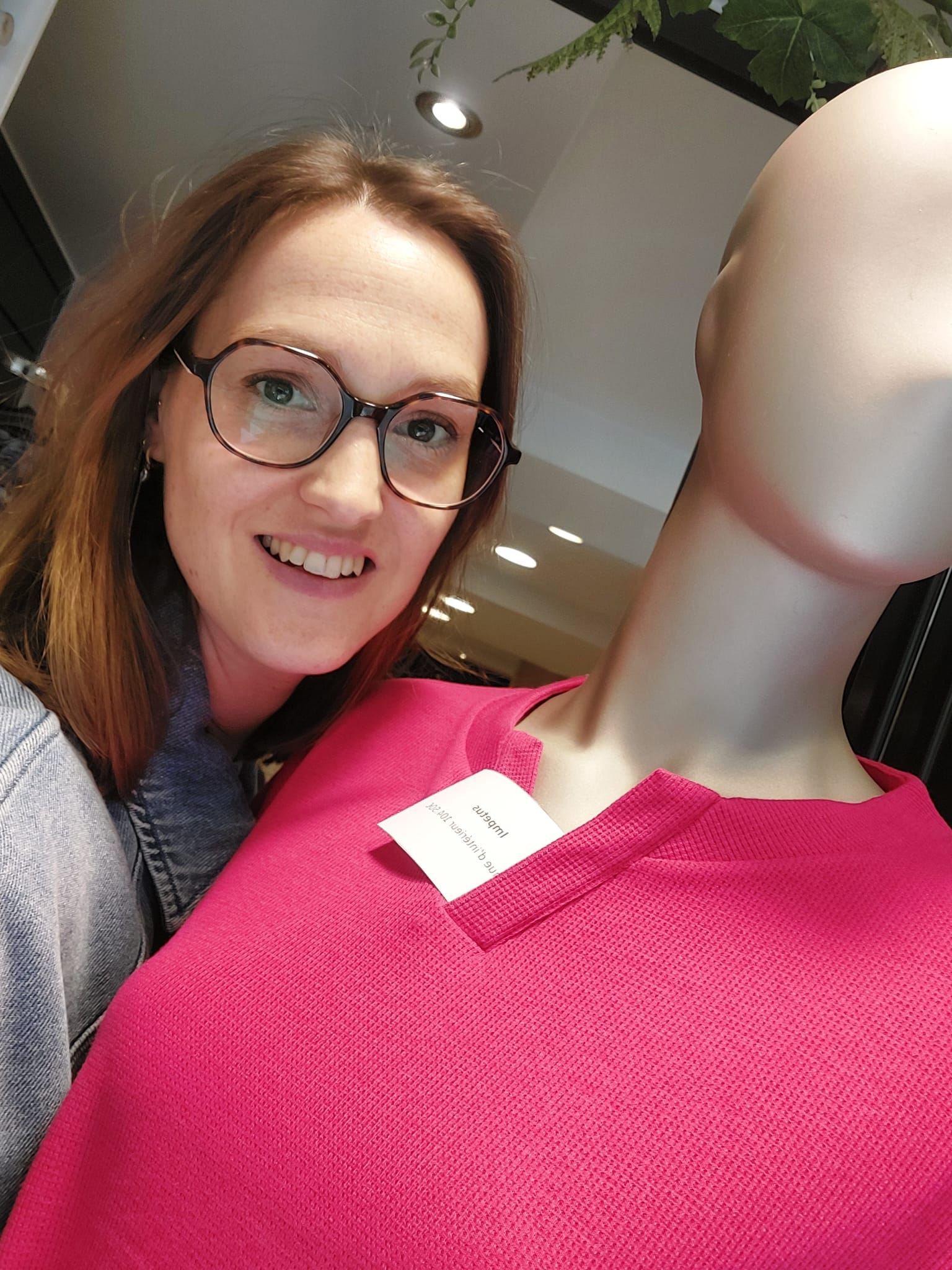 Portrait de Frédérique dans la boutique